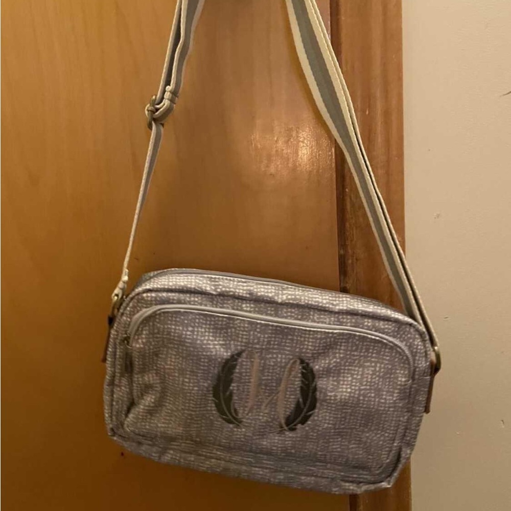 Thirty One all zipped crossbody